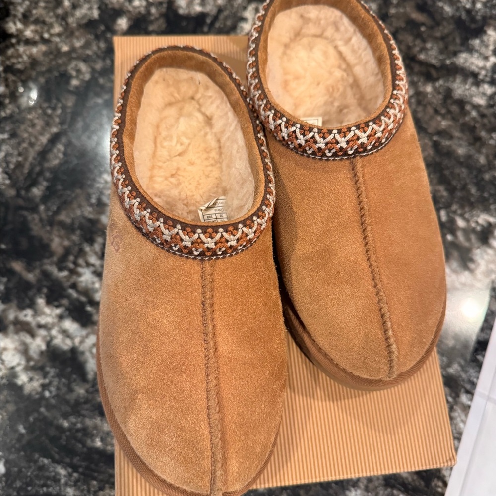 UGG Tasman